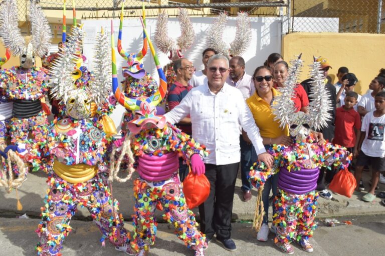 Versión del carnaval mocano en el barrio Viejo Puerto Rico
