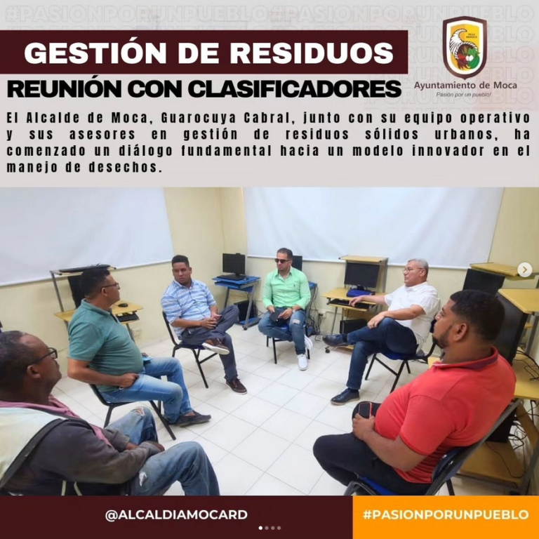 Alcalde de Moca y su equipo se reúnen con clasificadores de residuos para discutir nuevo modelo de gestión de residuos