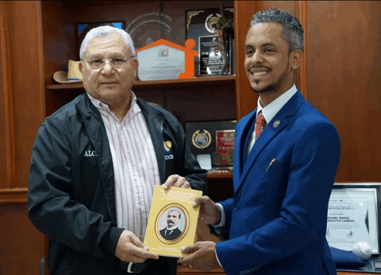 Alcalde de Moca recibe a vicecónsul dominicano en China