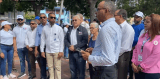 Indotel, acompañado por el ayuntamiento, Inicia Distribución de Convertidores de TV Digital en Moca
