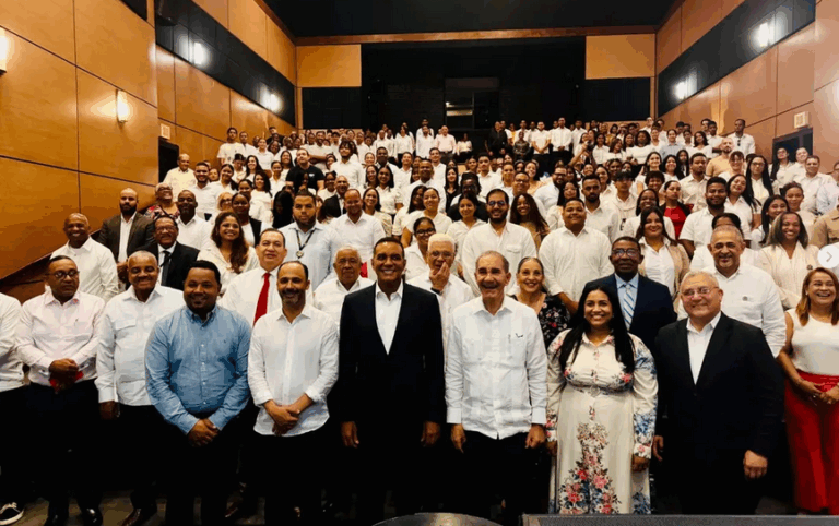MESCYT Otorga 191 Becas en Moca para Impulsar el Talento Local