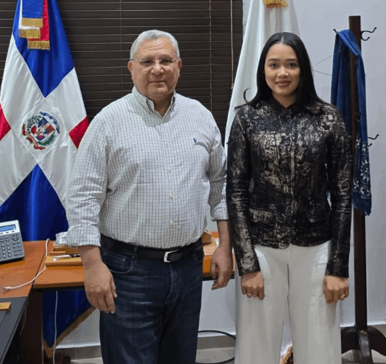 Abogada vegana y empresario mocano se reúnen con el alcalde mocano para conocer políticas de género