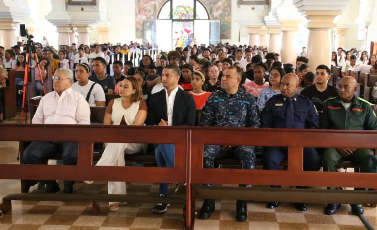 Moca celebra con fervor el Día Nacional de la Juventud con masiva Eucaristía