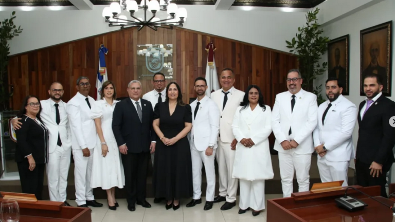 Con civismo y espíritu democrático, Ayuntamiento de Moca renueva su bufete directivo para el período 2026-2027