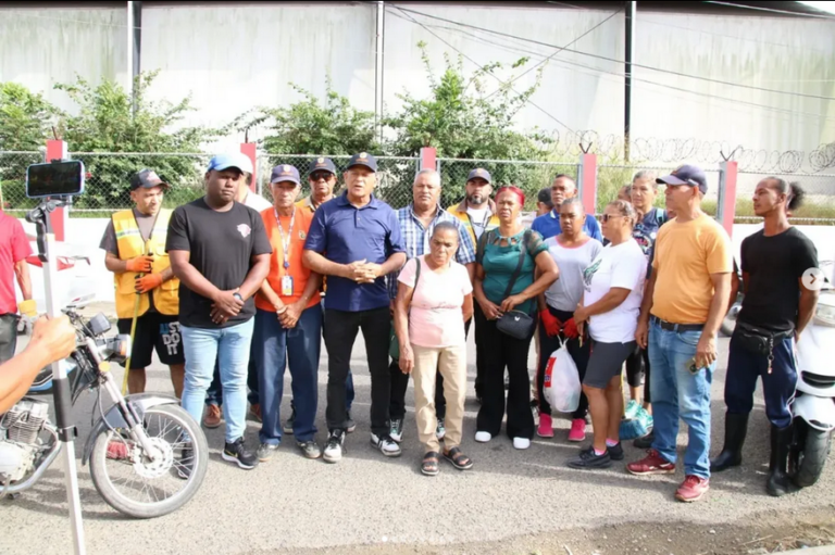 El Ayuntamiento de Moca continúa con los operativos “Barrio Limpio”; hoy tocó el turno al sector El Corozo