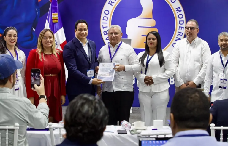 Autoridades y servidores municipales de Moca sustentan trabajo final de Diplomado en Gestión Municipal