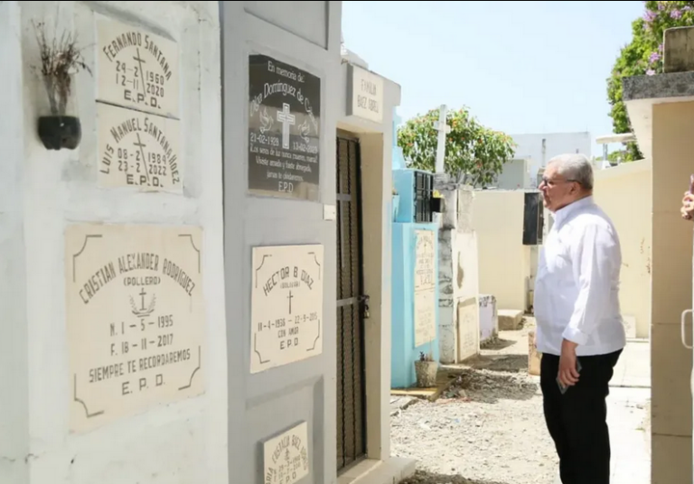 En un emotivo acto de recordación y respeto, el alcalde de este municipio, Miguel Guarocuya Cabral, se unió a las miles de familias mocanas